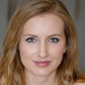 Laura Bennett