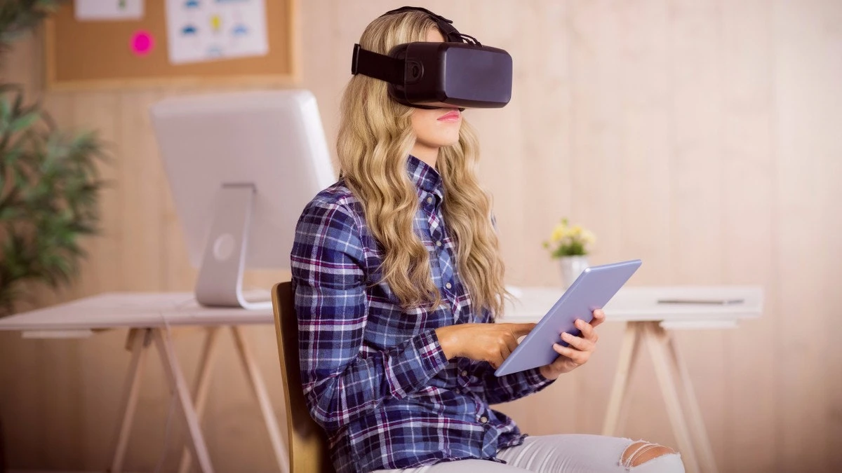 Facebook: 10,000 people are working on VR and AR