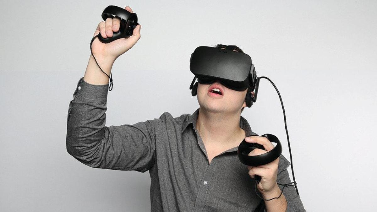 Touch controllers make Oculus Rift the best VR glasses
