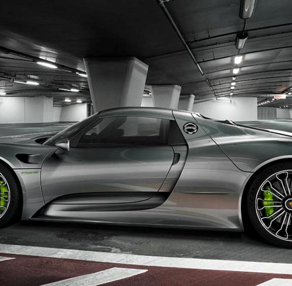 Market launch 2013 and with a combustion plus two electric motors also a hybrid: the super sports car Porsche 918 Spyder