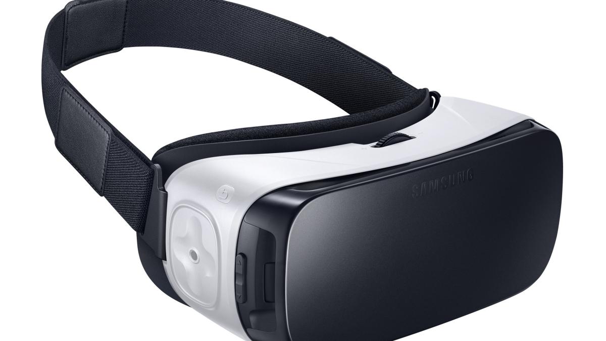 This is what Samsung's virtual reality glasses feel like
