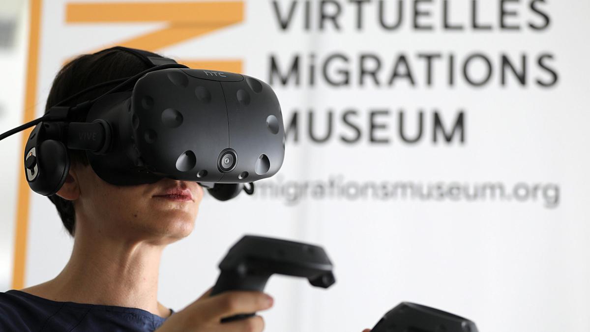 Here you can experience the immigration history with VR glasses