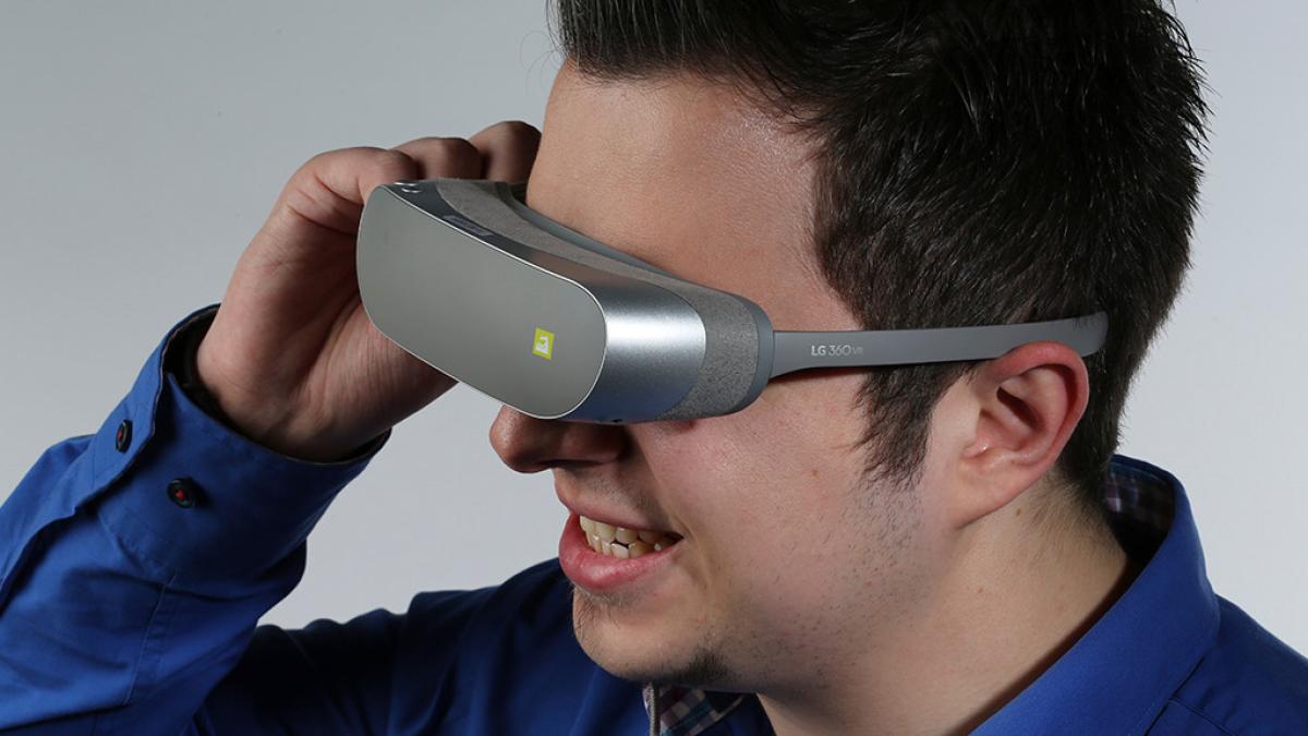 LGs VR glasses cause nausea and pain