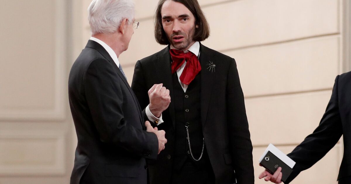
    Cédric Villani has a solution to stop French AI researchers from fleeing to Facebook or Google — and it's not about paying them better

