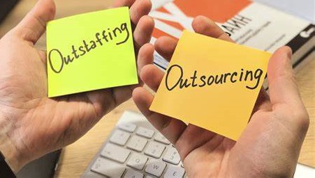 What is the difference between outsourcing and outstaffing?